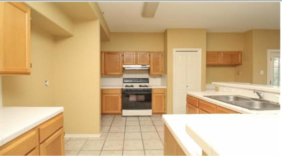 1611 Denmark Ln, Laredo, Texas 78045, 5 Bedrooms Bedrooms, 7 Rooms Rooms,3 BathroomsBathrooms,Residential,For Sale,1611 Denmark Ln,20242959