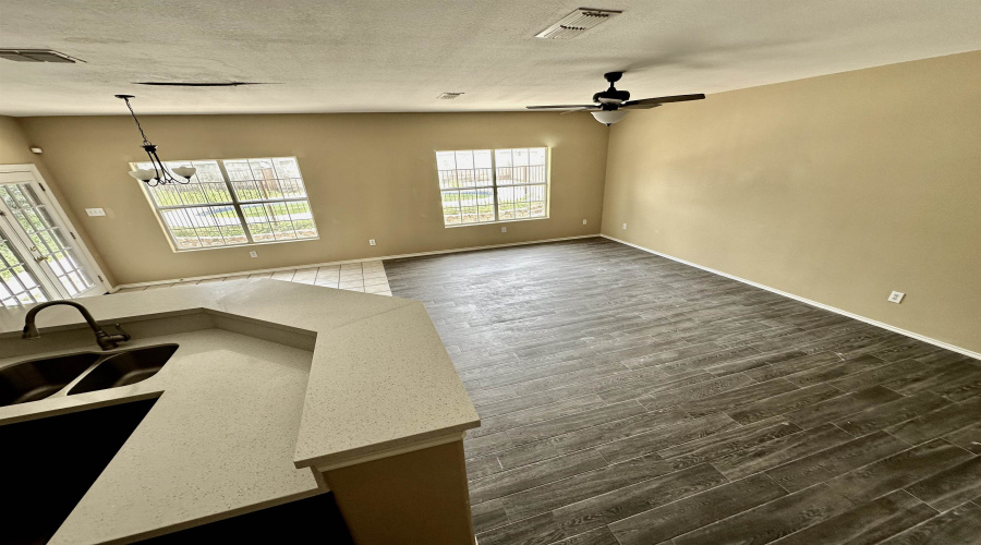 1611 Denmark Ln, Laredo, Texas 78045, 5 Bedrooms Bedrooms, 7 Rooms Rooms,3 BathroomsBathrooms,Residential,For Sale,1611 Denmark Ln,20242959