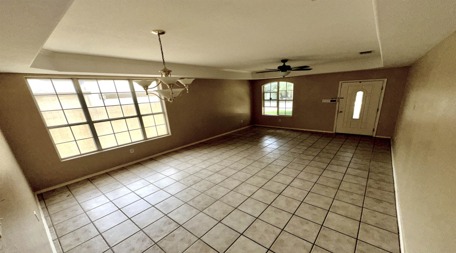 1611 Denmark Ln, Laredo, Texas 78045, 5 Bedrooms Bedrooms, 7 Rooms Rooms,3 BathroomsBathrooms,Residential,For Sale,1611 Denmark Ln,20242959