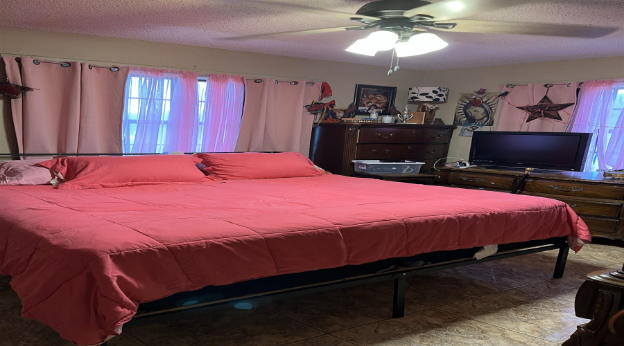 2013 Cedar Ave, Zapata, Texas 78076, 3 Bedrooms Bedrooms, 6 Rooms Rooms,2 BathroomsBathrooms,Residential,For Sale,2013 Cedar Ave,20251616