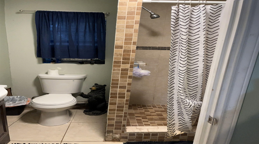 2013 Cedar Ave, Zapata, Texas 78076, 3 Bedrooms Bedrooms, 6 Rooms Rooms,2 BathroomsBathrooms,Residential,For Sale,2013 Cedar Ave,20251616