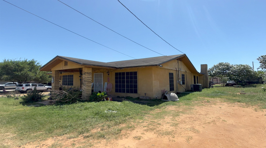2013 Cedar Ave, Zapata, Texas 78076, 3 Bedrooms Bedrooms, 6 Rooms Rooms,2 BathroomsBathrooms,Residential,For Sale,2013 Cedar Ave,20251616