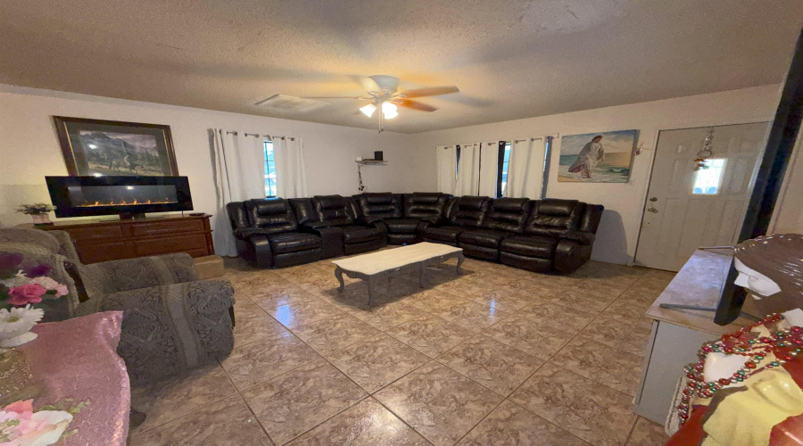 2013 Cedar Ave, Zapata, Texas 78076, 3 Bedrooms Bedrooms, 6 Rooms Rooms,2 BathroomsBathrooms,Residential,For Sale,2013 Cedar Ave,20251616
