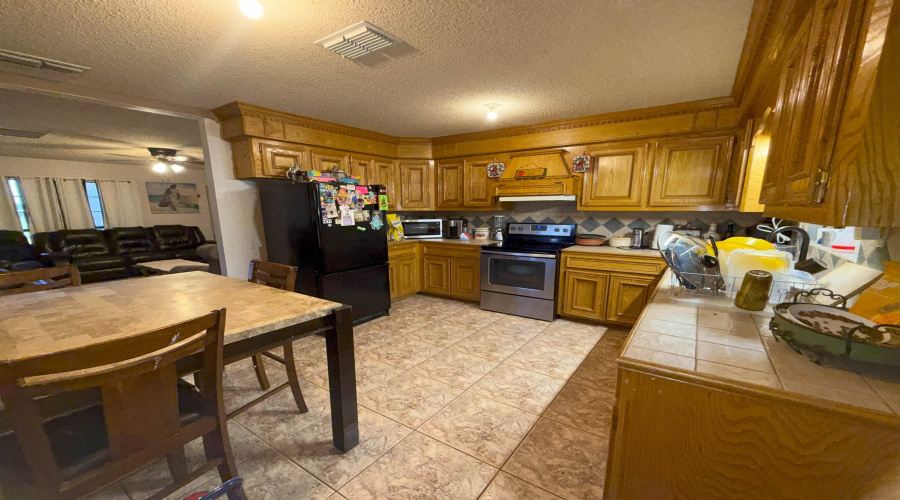 2013 Cedar Ave, Zapata, Texas 78076, 3 Bedrooms Bedrooms, 6 Rooms Rooms,2 BathroomsBathrooms,Residential,For Sale,2013 Cedar Ave,20251616
