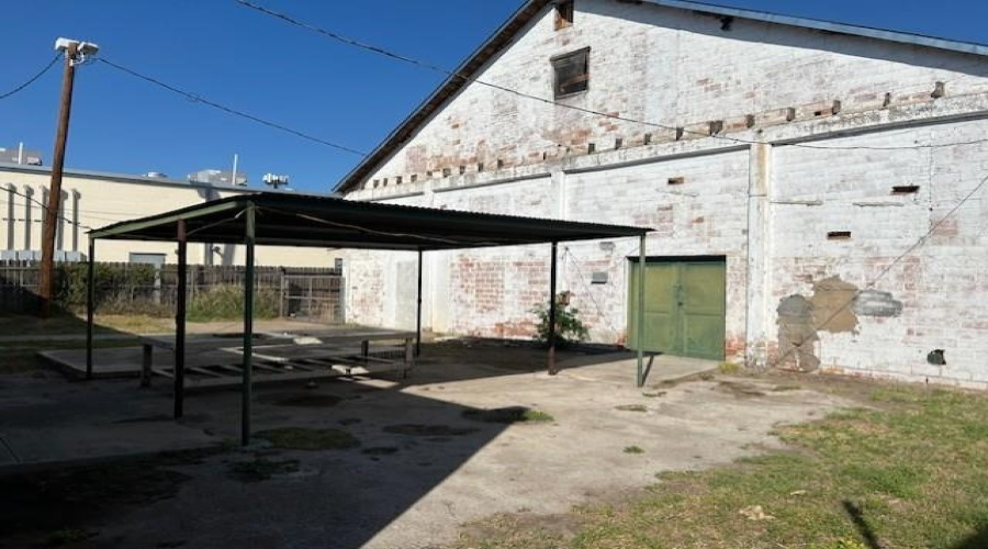 1910 San Bernardo Ave, LAREDO, Texas 78040, 1 Room Rooms,1 BathroomBathrooms,Commercial retail/office,For Sale,1910 San Bernardo Ave,20251688