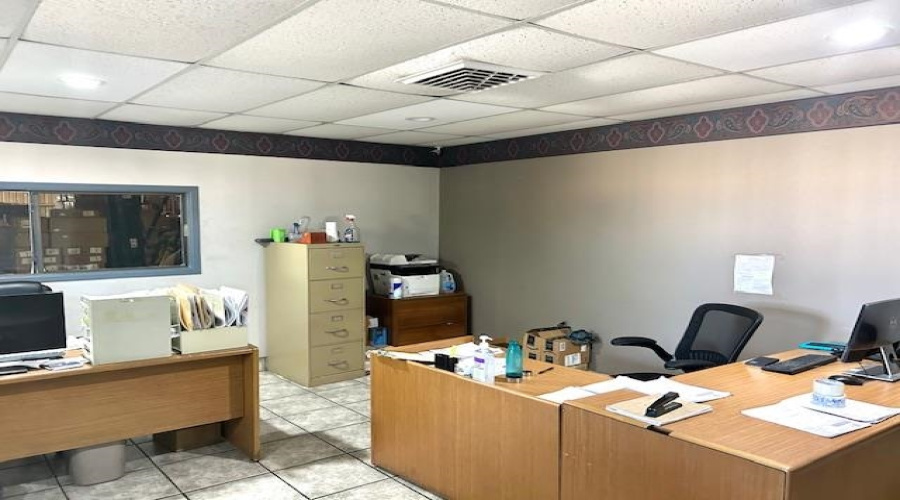 8519 Las Cruces Dr, LAREDO, Texas 78045, 1 Bedroom Bedrooms, 11 Rooms Rooms,2 BathroomsBathrooms,Commercial/industrial,For Rent,8519 Las Cruces Dr,20251729