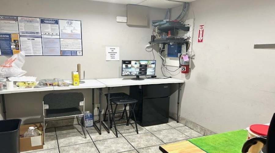 8519 Las Cruces Dr, LAREDO, Texas 78045, 1 Bedroom Bedrooms, 11 Rooms Rooms,2 BathroomsBathrooms,Commercial/industrial,For Rent,8519 Las Cruces Dr,20251729