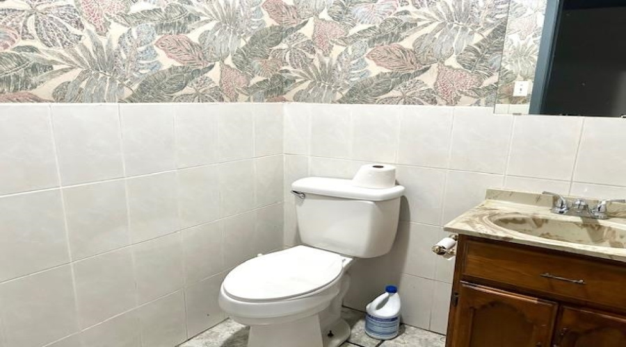 8519 Las Cruces Dr, LAREDO, Texas 78045, 1 Bedroom Bedrooms, 11 Rooms Rooms,2 BathroomsBathrooms,Commercial/industrial,For Rent,8519 Las Cruces Dr,20251729