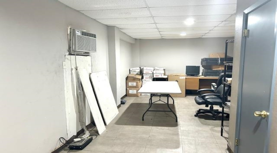 8519 Las Cruces Dr, LAREDO, Texas 78045, 1 Bedroom Bedrooms, 11 Rooms Rooms,2 BathroomsBathrooms,Commercial/industrial,For Rent,8519 Las Cruces Dr,20251729