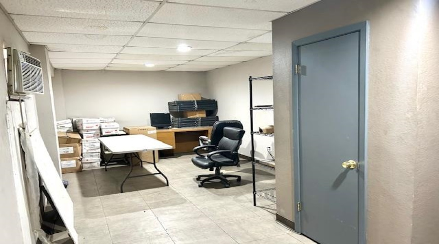 8519 Las Cruces Dr, LAREDO, Texas 78045, 1 Bedroom Bedrooms, 11 Rooms Rooms,2 BathroomsBathrooms,Commercial/industrial,For Rent,8519 Las Cruces Dr,20251729