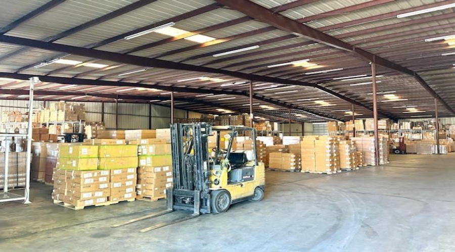 8519 Las Cruces Dr, LAREDO, Texas 78045, 1 Bedroom Bedrooms, 11 Rooms Rooms,2 BathroomsBathrooms,Commercial/industrial,For Rent,8519 Las Cruces Dr,20251729