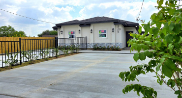 2909 Bayard St, Laredo, Texas 78041-212, 3 Bedrooms Bedrooms, 5 Rooms Rooms,2 BathroomsBathrooms,Residential,For Sale,2909 Bayard St,20250764 2909 Bayard St, Laredo, Texas 78041-212, 3 Bedrooms Bedrooms, 5 Rooms Rooms,2 BathroomsBathrooms,Residential,For Sale,2909 Bayard St,20250764