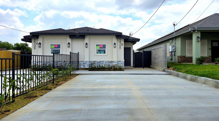 2909 Bayard St, Laredo, Texas 78041-212, 3 Bedrooms Bedrooms, 5 Rooms Rooms,2 BathroomsBathrooms,Residential,For Sale,2909 Bayard St,20250764