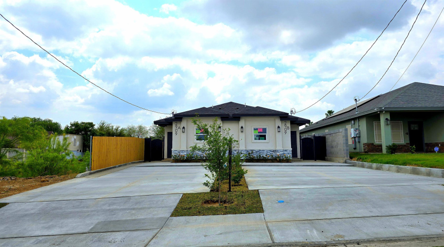 2909 Bayard St, Laredo, Texas 78041-212, 3 Bedrooms Bedrooms, 5 Rooms Rooms,2 BathroomsBathrooms,Residential,For Sale,2909 Bayard St,20250764