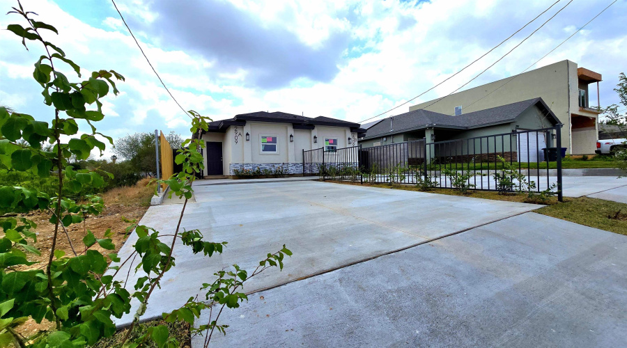 2909 Bayard St, Laredo, Texas 78041-212, 3 Bedrooms Bedrooms, 5 Rooms Rooms,2 BathroomsBathrooms,Residential,For Sale,2909 Bayard St,20250766