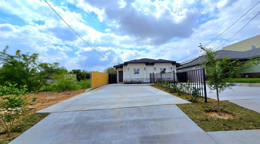 2909 Bayard St, Laredo, Texas 78041-212, 3 Bedrooms Bedrooms, 5 Rooms Rooms,2 BathroomsBathrooms,Residential,For Sale,2909 Bayard St,20250766