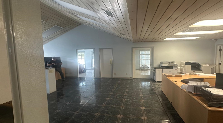 14202 Business Ave, Laredo, Texas 78045-7, 1 Bedroom Bedrooms, 11 Rooms Rooms,2 BathroomsBathrooms,Commercial/industrial,For Rent,14202 Business Ave,20251795