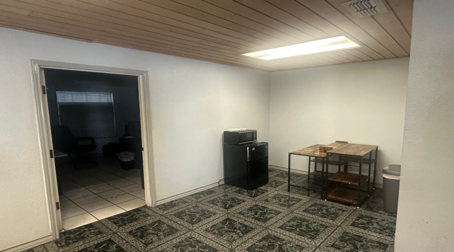 14202 Business Ave, Laredo, Texas 78045-7, 1 Bedroom Bedrooms, 11 Rooms Rooms,2 BathroomsBathrooms,Commercial/industrial,For Rent,14202 Business Ave,20251795