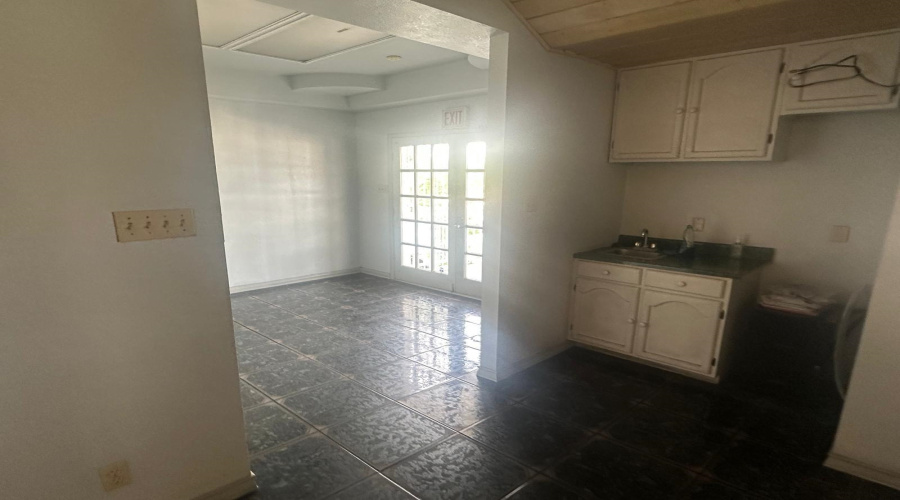 14202 Business Ave, Laredo, Texas 78045-7, 1 Bedroom Bedrooms, 11 Rooms Rooms,2 BathroomsBathrooms,Commercial/industrial,For Rent,14202 Business Ave,20251795