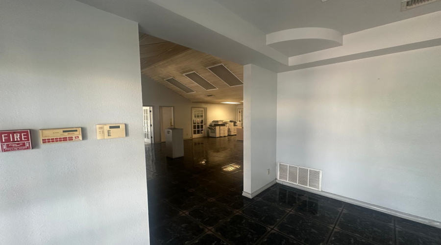 14202 Business Ave, Laredo, Texas 78045-7, 1 Bedroom Bedrooms, 11 Rooms Rooms,2 BathroomsBathrooms,Commercial/industrial,For Rent,14202 Business Ave,20251795