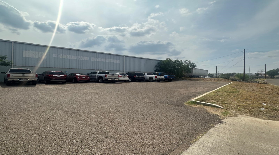 14202 Business Ave, Laredo, Texas 78045-7, 1 Bedroom Bedrooms, 11 Rooms Rooms,2 BathroomsBathrooms,Commercial/industrial,For Rent,14202 Business Ave,20251795