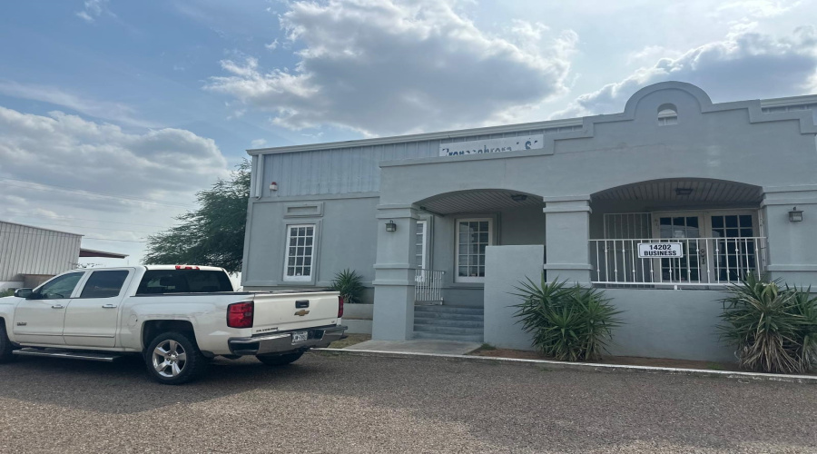 14202 Business Ave, Laredo, Texas 78045-7, 1 Bedroom Bedrooms, 11 Rooms Rooms,2 BathroomsBathrooms,Commercial/industrial,For Rent,14202 Business Ave,20251795