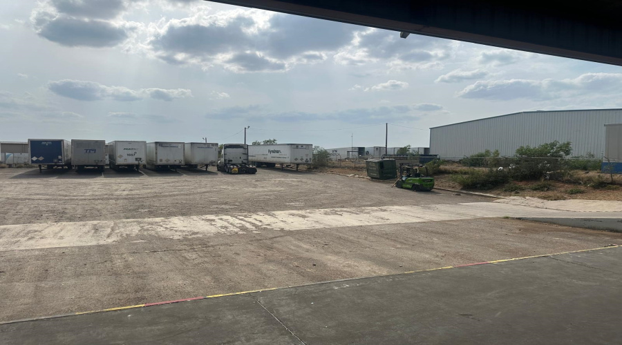 14202 Business Ave, Laredo, Texas 78045-7, 1 Bedroom Bedrooms, 11 Rooms Rooms,2 BathroomsBathrooms,Commercial/industrial,For Rent,14202 Business Ave,20251795