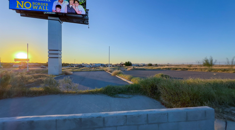 3716 E Saunders St, LAREDO, Texas 78041, ,Land,For Sale,3716 E Saunders St,20250561