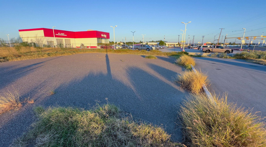 3716 E Saunders St, LAREDO, Texas 78041, ,Land,For Sale,3716 E Saunders St,20250561
