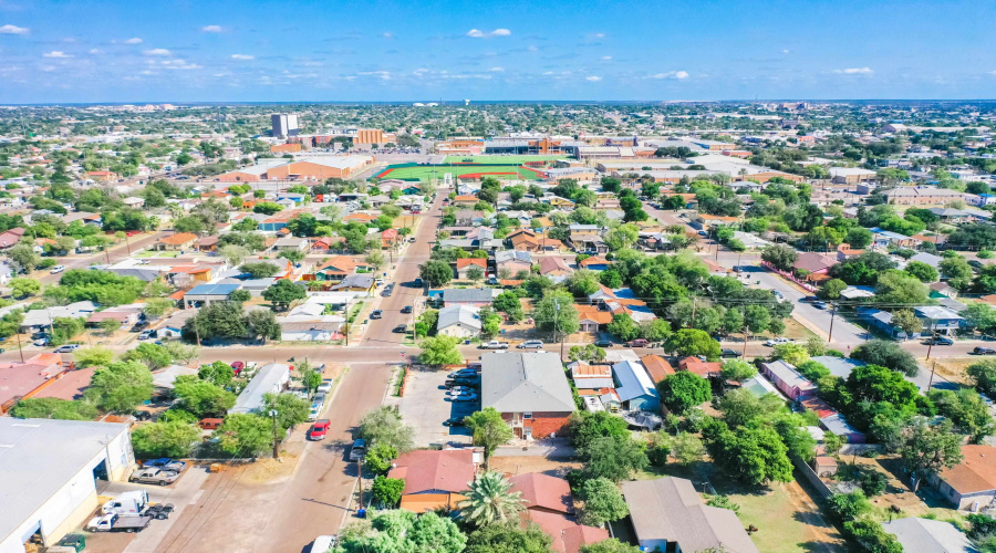 2220 Santa Cleotilde Ave, LAREDO, Texas 78040, ,Multi-family,For Sale,2220 Santa Cleotilde Ave,20251815