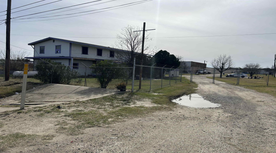 5507 E Saunders St, Laredo, Texas 78041, 1 Bedroom Bedrooms, 6 Rooms Rooms,3 BathroomsBathrooms,Commercial/industrial,For Sale,5507 E Saunders St,20240451