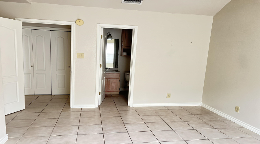 1752 Tiara Trl, LAREDO, Texas 78045, 2 Bedrooms Bedrooms, 5 Rooms Rooms,2 BathroomsBathrooms,Residential,For Rent,1752 Tiara Trl,20251881