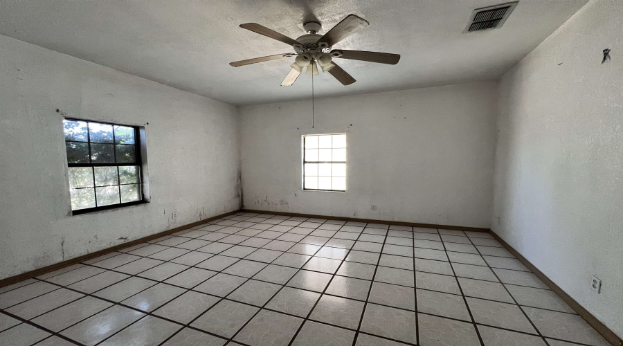 916 Falcon Ave., Zapata, Texas 78076, 4 Bedrooms Bedrooms, 6 Rooms Rooms,2 BathroomsBathrooms,Residential,For Sale,916 Falcon Ave.,20251935