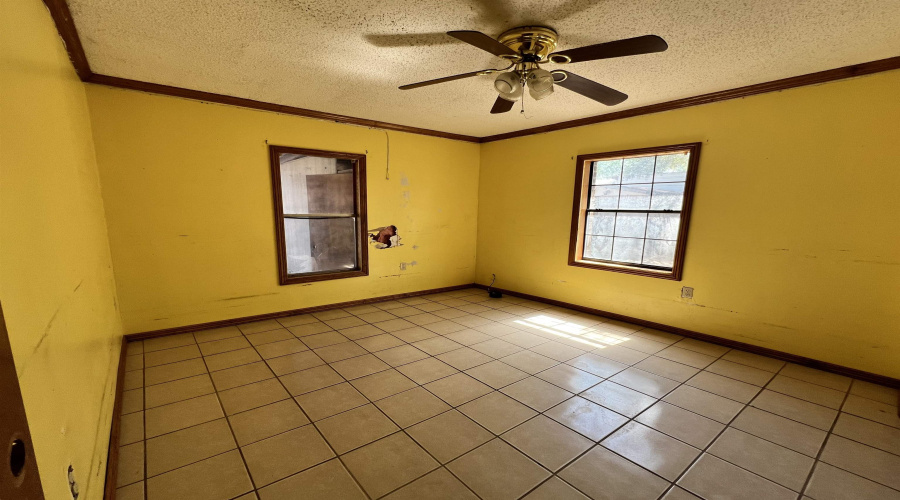 916 Falcon Ave., Zapata, Texas 78076, 4 Bedrooms Bedrooms, 6 Rooms Rooms,2 BathroomsBathrooms,Residential,For Sale,916 Falcon Ave.,20251935