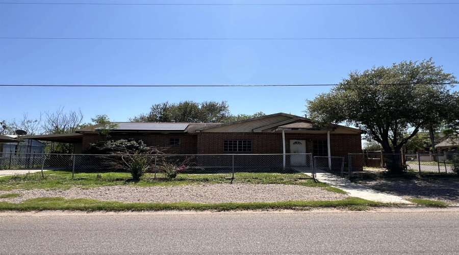 916 Falcon Ave., Zapata, Texas 78076, 4 Bedrooms Bedrooms, 6 Rooms Rooms,2 BathroomsBathrooms,Residential,For Sale,916 Falcon Ave.,20251935
