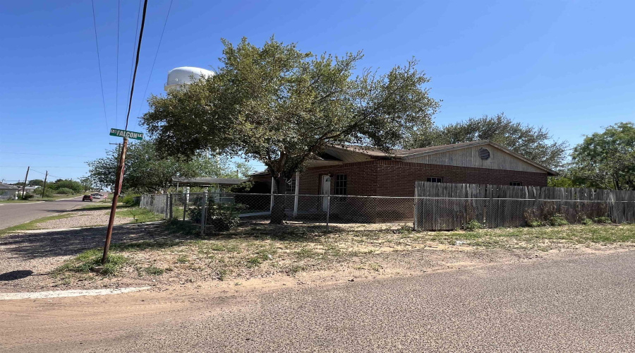 916 Falcon Ave., Zapata, Texas 78076, 4 Bedrooms Bedrooms, 6 Rooms Rooms,2 BathroomsBathrooms,Residential,For Sale,916 Falcon Ave.,20251935