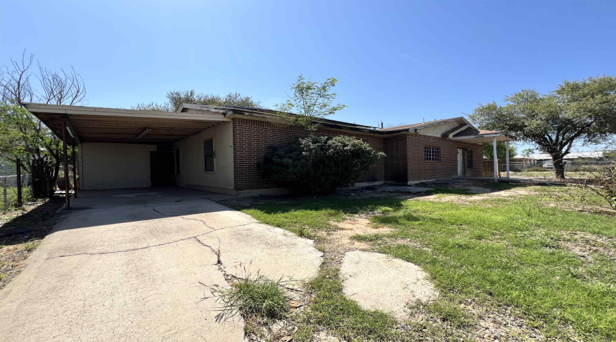 916 Falcon Ave., Zapata, Texas 78076, 4 Bedrooms Bedrooms, 6 Rooms Rooms,2 BathroomsBathrooms,Residential,For Sale,916 Falcon Ave.,20251935