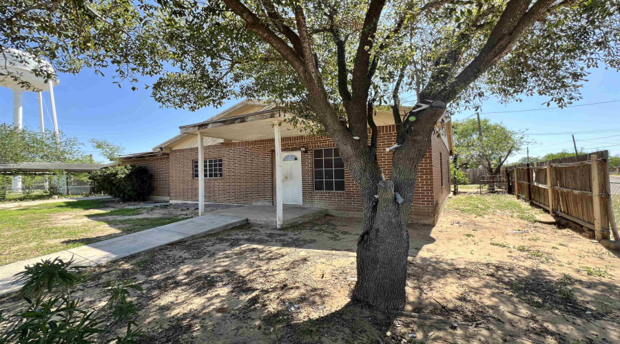 916 Falcon Ave., Zapata, Texas 78076, 4 Bedrooms Bedrooms, 6 Rooms Rooms,2 BathroomsBathrooms,Residential,For Sale,916 Falcon Ave.,20251935