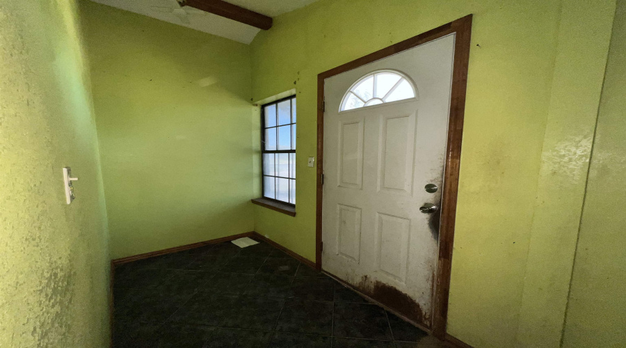 916 Falcon Ave., Zapata, Texas 78076, 4 Bedrooms Bedrooms, 6 Rooms Rooms,2 BathroomsBathrooms,Residential,For Sale,916 Falcon Ave.,20251935