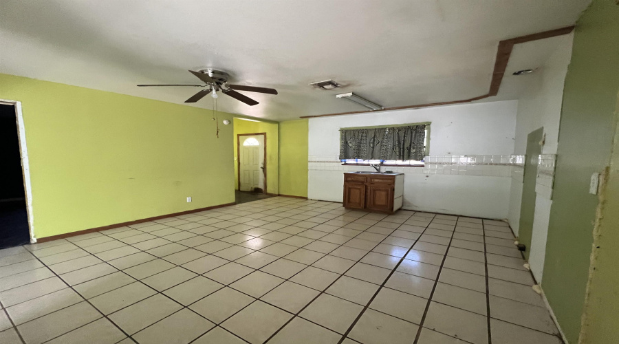 916 Falcon Ave., Zapata, Texas 78076, 4 Bedrooms Bedrooms, 6 Rooms Rooms,2 BathroomsBathrooms,Residential,For Sale,916 Falcon Ave.,20251935
