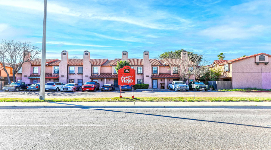 5500 McPherson Rd, Laredo, Texas 78045, 3 Bedrooms Bedrooms, 5 Rooms Rooms,2 BathroomsBathrooms,Residential,For Sale,5500 McPherson Rd,20251980