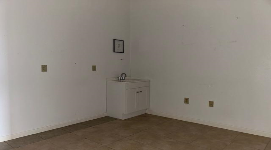 2110 Lomas Del Sur Blvd., Laredo, Texas 78046, 6 Rooms Rooms,1 BathroomBathrooms,Commercial retail/office,For Rent,2110 Lomas Del Sur Blvd.,20251990