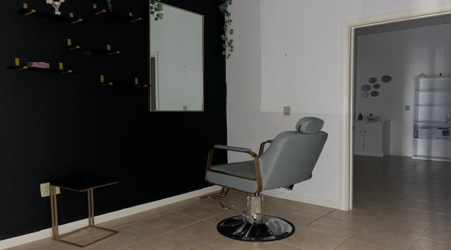 2110 Lomas Del Sur Blvd., Laredo, Texas 78046, 6 Rooms Rooms,1 BathroomBathrooms,Commercial retail/office,For Rent,2110 Lomas Del Sur Blvd.,20251990