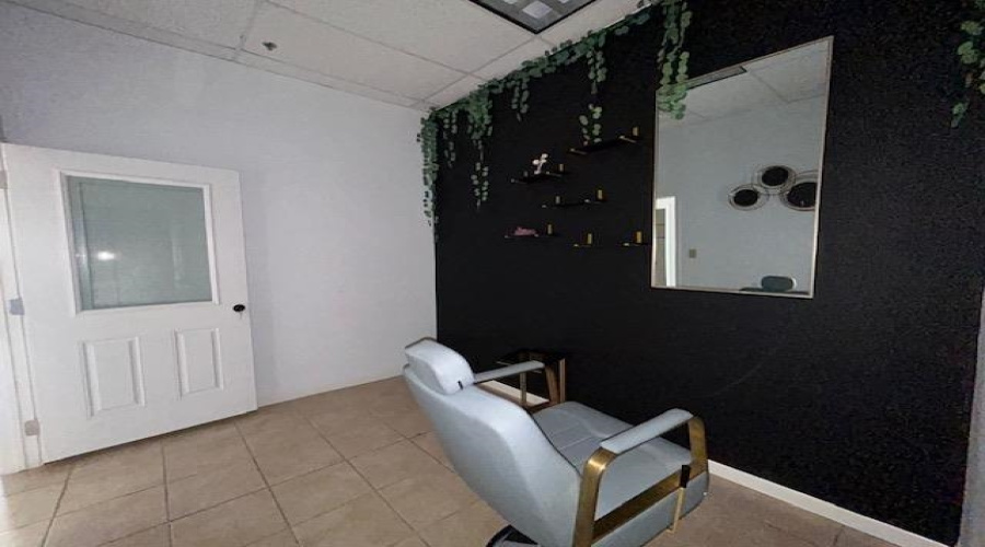 2110 Lomas Del Sur Blvd., Laredo, Texas 78046, 6 Rooms Rooms,1 BathroomBathrooms,Commercial retail/office,For Rent,2110 Lomas Del Sur Blvd.,20251990
