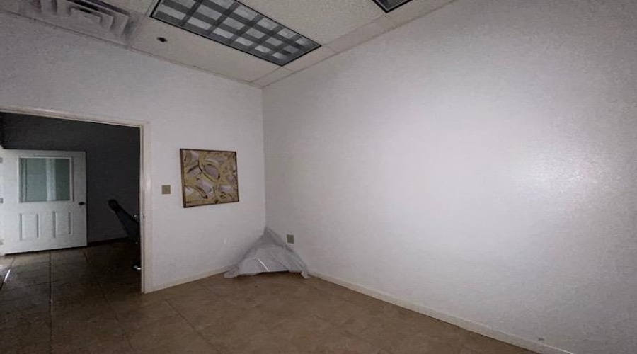 2110 Lomas Del Sur Blvd., Laredo, Texas 78046, 6 Rooms Rooms,1 BathroomBathrooms,Commercial retail/office,For Rent,2110 Lomas Del Sur Blvd.,20251990