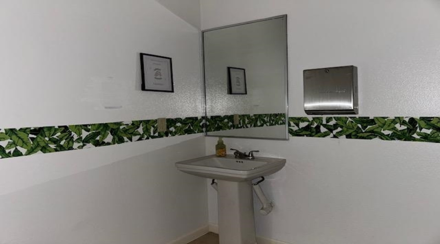 2110 Lomas Del Sur Blvd., Laredo, Texas 78046, 6 Rooms Rooms,1 BathroomBathrooms,Commercial retail/office,For Rent,2110 Lomas Del Sur Blvd.,20251990