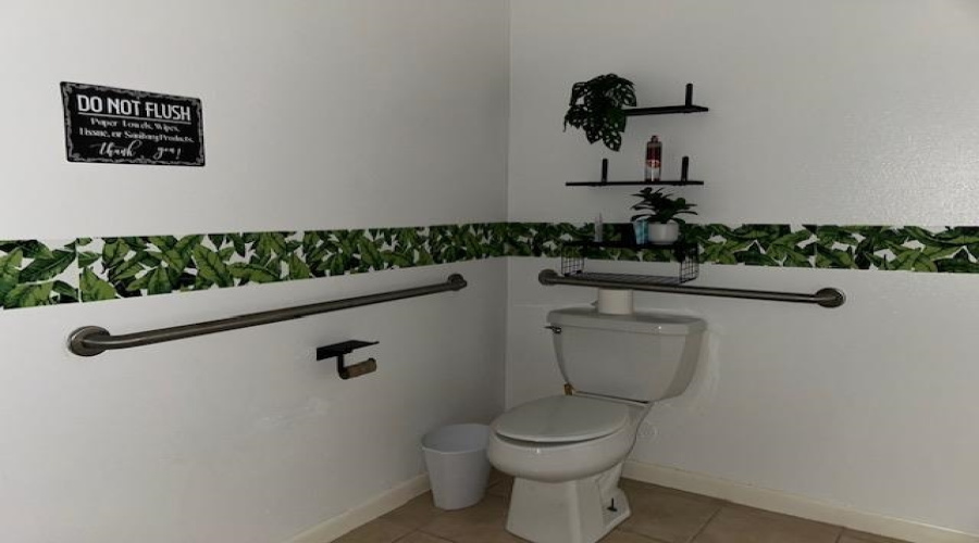 2110 Lomas Del Sur Blvd., Laredo, Texas 78046, 6 Rooms Rooms,1 BathroomBathrooms,Commercial retail/office,For Rent,2110 Lomas Del Sur Blvd.,20251990