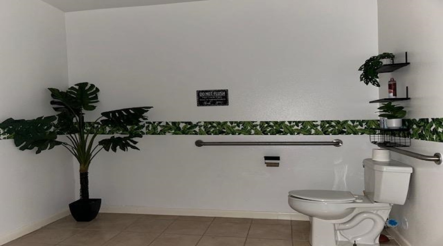 2110 Lomas Del Sur Blvd., Laredo, Texas 78046, 6 Rooms Rooms,1 BathroomBathrooms,Commercial retail/office,For Rent,2110 Lomas Del Sur Blvd.,20251990