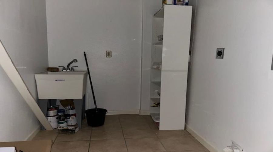 2110 Lomas Del Sur Blvd., Laredo, Texas 78046, 6 Rooms Rooms,1 BathroomBathrooms,Commercial retail/office,For Rent,2110 Lomas Del Sur Blvd.,20251990