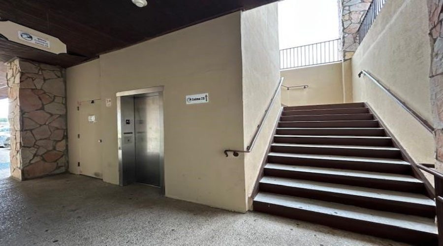 2110 Lomas Del Sur Blvd., Laredo, Texas 78046, 6 Rooms Rooms,1 BathroomBathrooms,Commercial retail/office,For Rent,2110 Lomas Del Sur Blvd.,20251990